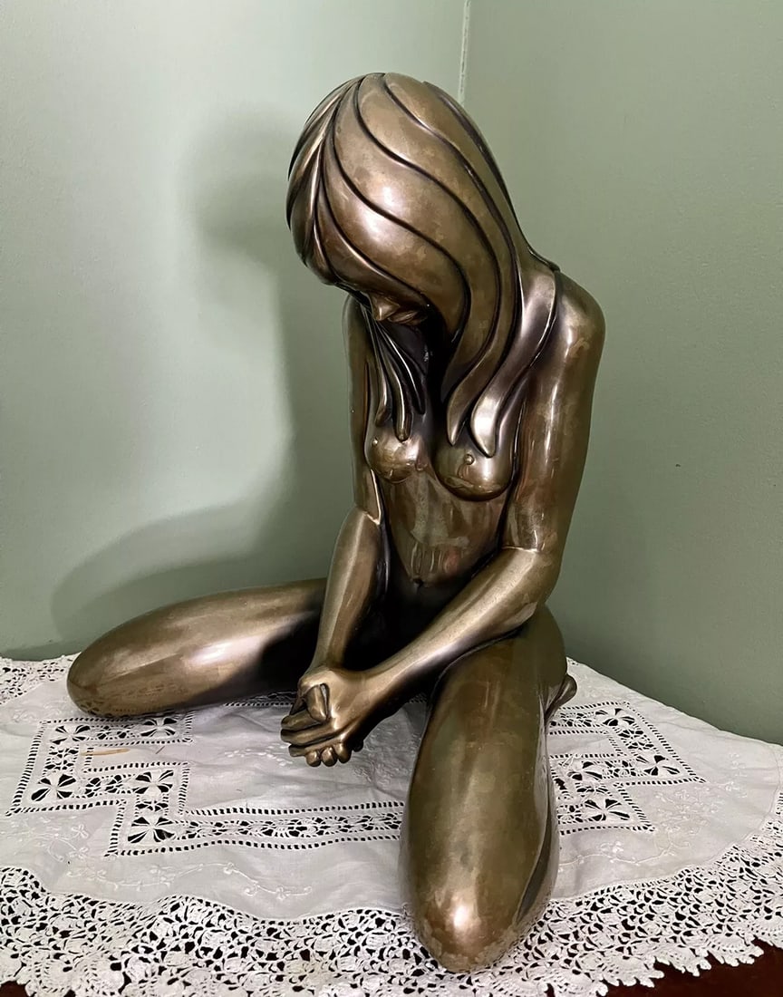 Rare Tom Bennett 13" Bronze Sculpture "Illusions" - numbered - 1983: Artist: Tom Bennett,Size: Medium (up to 36in.),Material: Bronze,Item Length: 13 in,Region of Origin: US,Subject: Figures,Type: Sculpture,Year of Production: 1996,Original/Licensed Reproduction: Origin