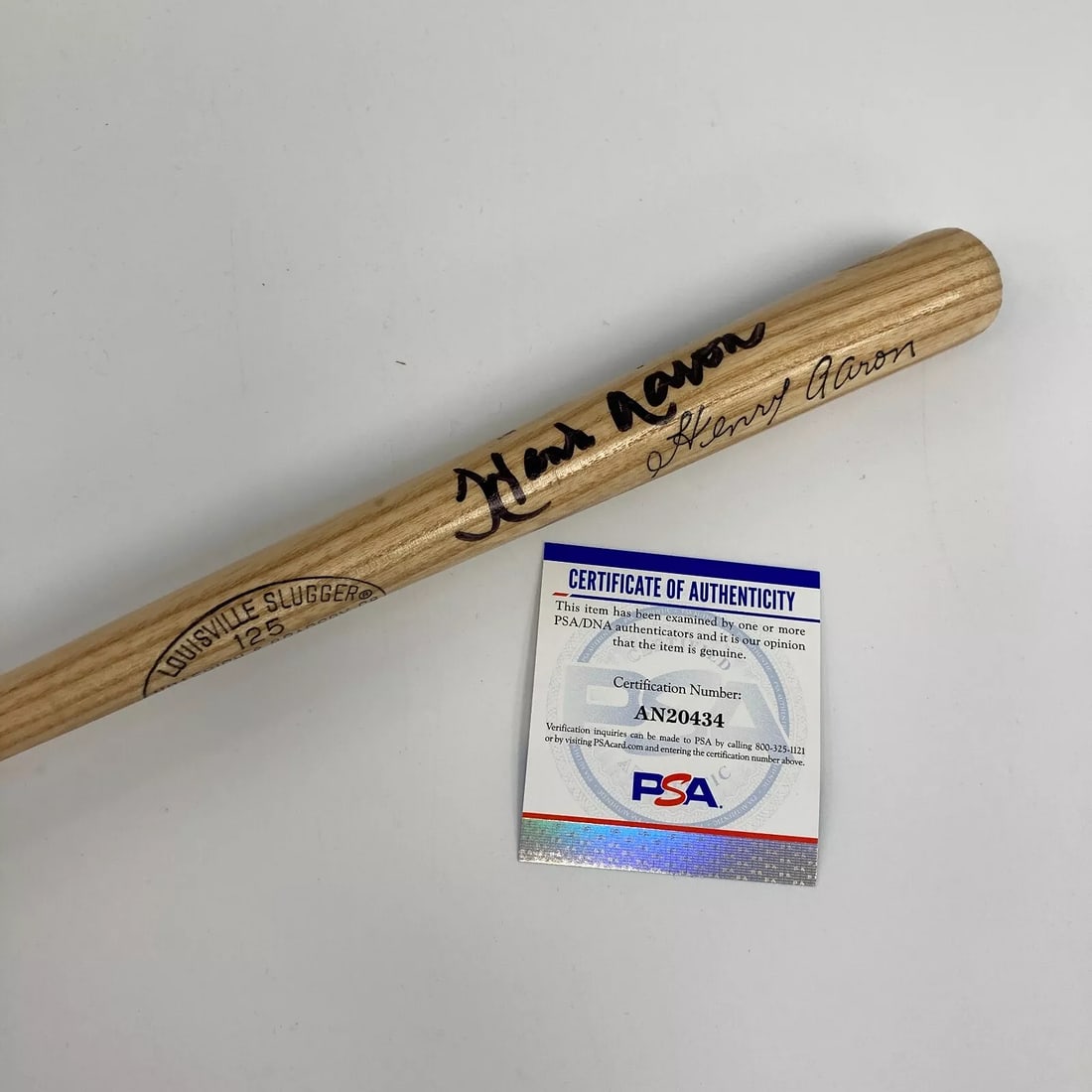 Hank Aaron 755th Home Run Signed Louisville Slugger Mini Baseball Bat PSA DNA: Sport: Baseball,Player: Hank Aaron,Signed: Yes,Autograph Authentication: Professional Sports Authenticator (PSA),Original/Reprint: Original,Product: Bat,Team: Atlanta Braves