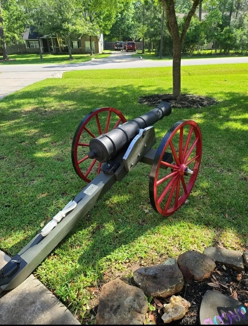 Civil war cannon, full size replica. (1 of 11)