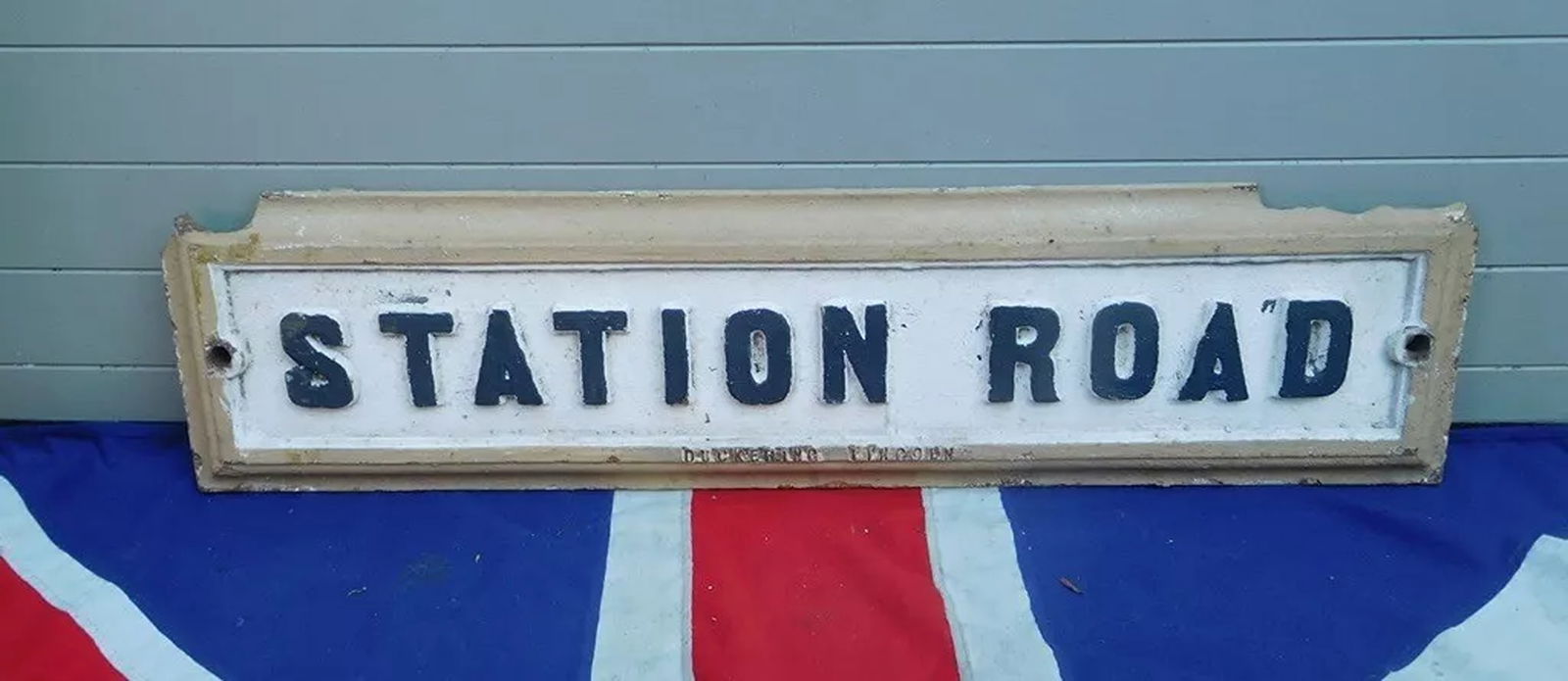 ARCHITECTURAL BRITISH ANTIQUE VINTAGE STATION ROAD CAST IRON STREET SIGN: ARCHITECTURAL BRITISH ANTIQUE VINTAGE STATION ROAD CAST IRON STREET SIGN