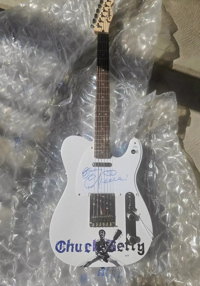 Chuck Berry Signed Guitar (Beckett LOA) (1 of 5)