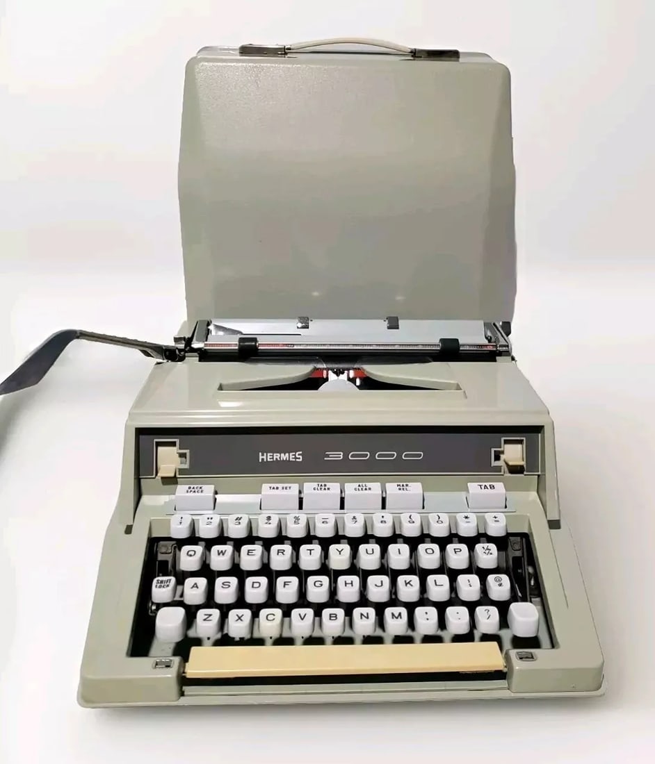 Vintage HERMES 3000 Typewriter: Condition: Used: An item that has been used previously. See the seller’s listing for full details and description of any imperfections. ,Brand: HERMÈS,Type: Manual,Features: Portable, With Case,Mat