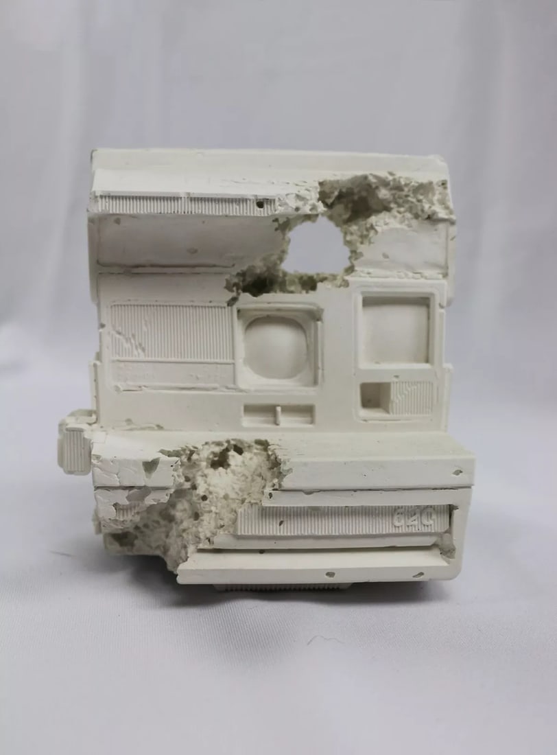 Daniel Arsham Future Relic 06 Polaroid Camera Excellent Condition: Condition: Used: An item that has been used previously. ,Features: Limited Edition, Numbered,Region of Origin: US,Format: Light Sculpture,Size: Small,Period: Contemoporary (1970 - 2020),Artist: Daniel