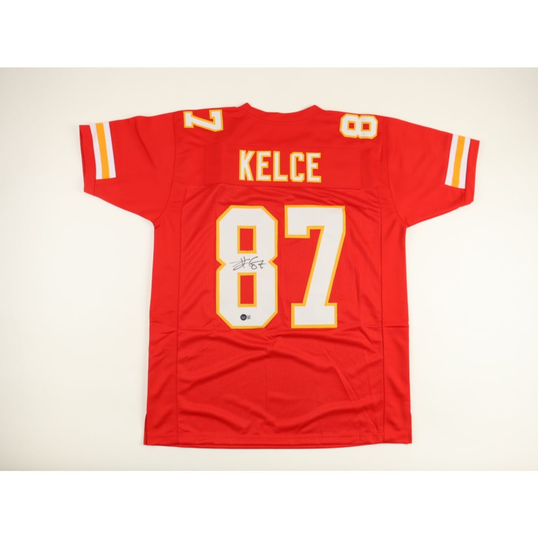 Travis Kelce Signed Jersey (Beckett): Travis Kelce Signed Jersey (Beckett)