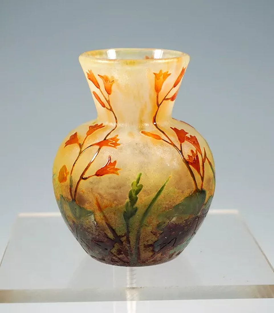 Daum Nancy Cameo Vase Purple (1 of 5)