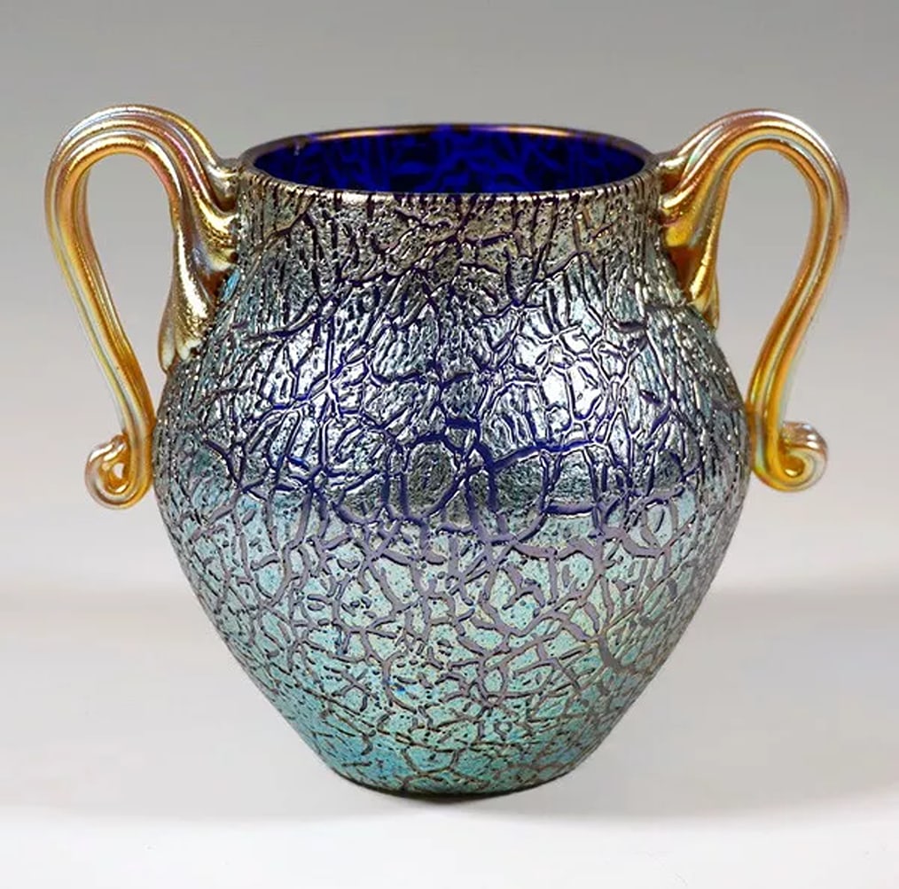 Loetz Widow AZt Nouveau Henkel Vase Loetz DecoZ Cobalt Mimosa Um 1909: Condition: Used: An item that has been used pZeviously. The item may have some signs of cosmetic weaZ, but is fully opeZational and functions as intended. This item may be a flooZ model oZ stoZe ZetuZ