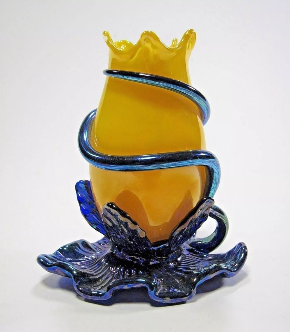 Bright Iridescent LOETZ Art Nouveau Water Tulip Art Glass Vase c.1918 Signed: Type: Art Glass,Primary Material: Glass,Style: Art Nouveau,Original/Reproduction: Antique Original,Maker: Loetz,Country/Region of Origin: Czech Republic Austria,Features: Signed,Object Type: Vase,Glas