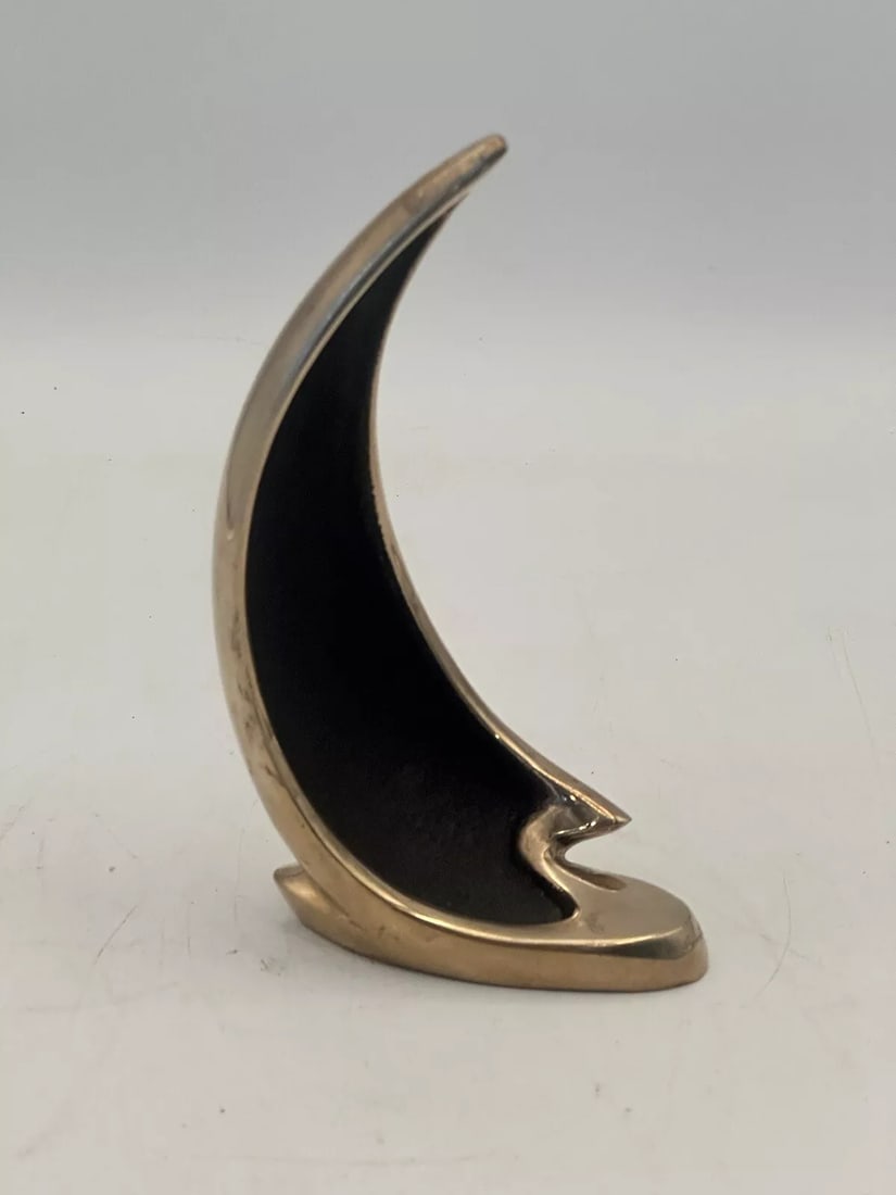 Bronze Sailboat Sculpture Voyager By Tom & Bob Bennett 1983: Condition: Used: An item that has been used previously. See the seller’s listing for full details and description of any imperfections. ,Artist: Tom & Bob Bennett,Unit of Sale: Single Piece,Signed B