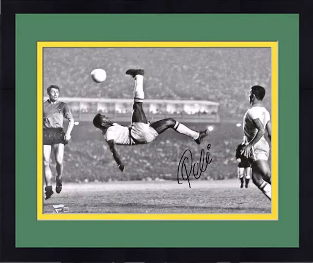 Framed Pele Signed Soccer Bicycle Kick 16" x 20" Wall Art Print - Beckett COA (1 of 1)