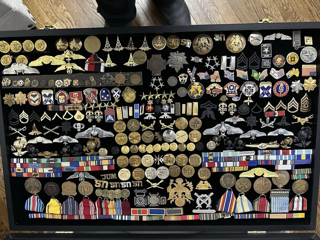 Lot Of 300+ Vintage Military Collectibles (Medals & ribbons) (1 of 10)