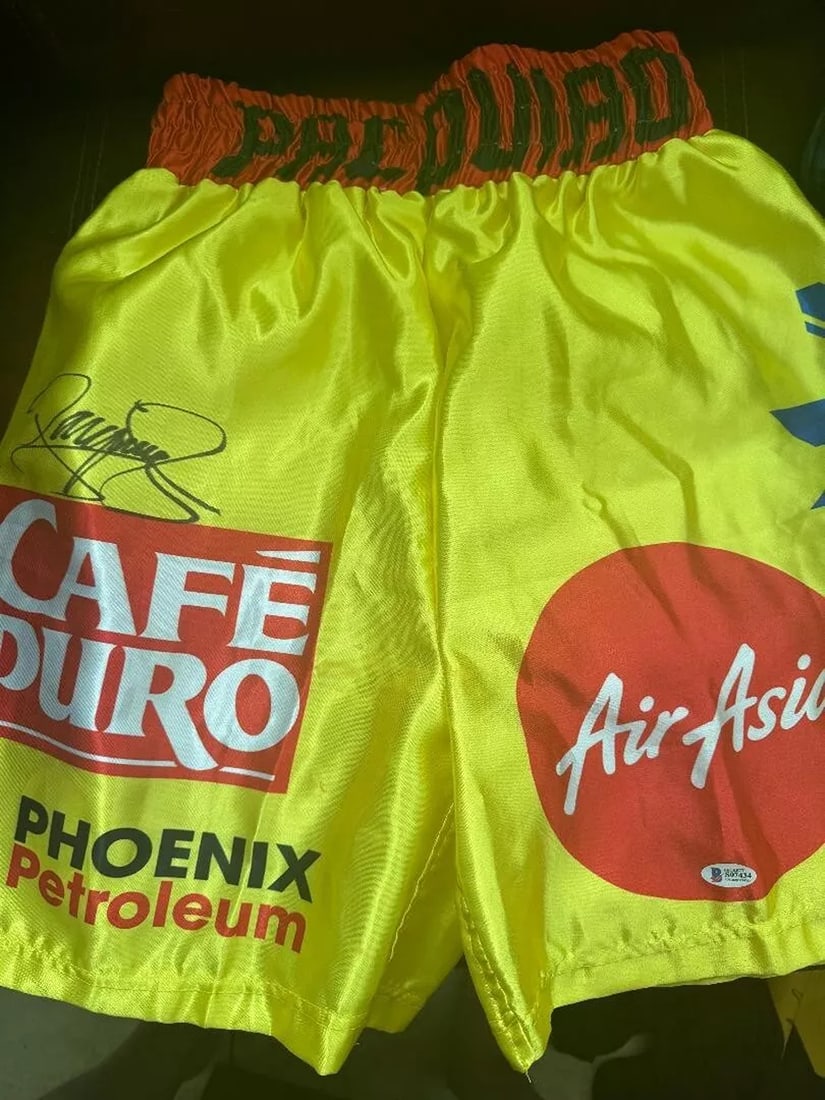 MANNY PACQUIAO AUTOGRAPHED SIGNED BOXING TRUNKS BECKETT AUTHENTICATED (1 of 3)