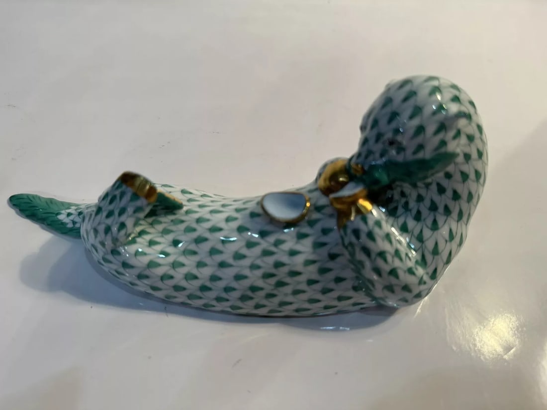 Herend Porcelain Handpainted w/24k Green Fishnet Otter Eating Clams Perfect! (1 of 6)