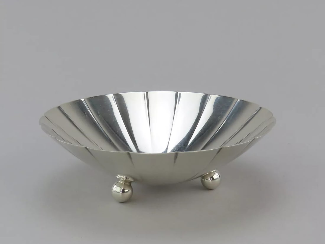 Fabulous Tiffany Co Sterling Silver Small Fluted Dish No Mono 6 Inches Diameter (1 of 5)