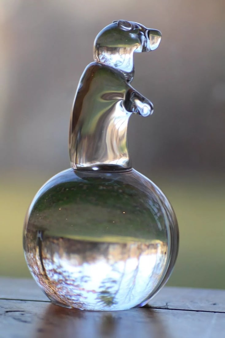 STEUBEN CRYSTAL HAND BLOWN BEAR ON BALL PAPERWEIGHT (1 of 4)