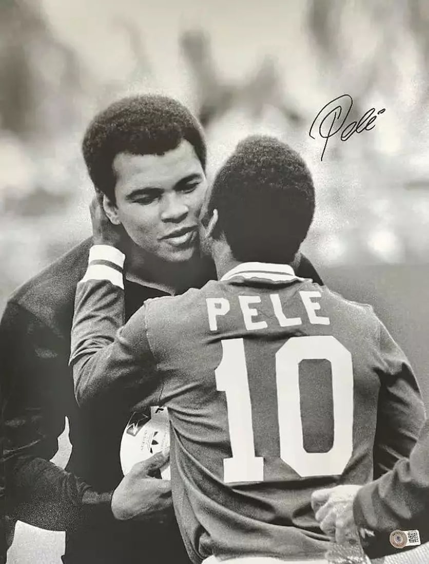 Pele Signed Iconic Muhammad Ali Soccer Photo Size 8? x 10? with Beckett COA (1 of 1)