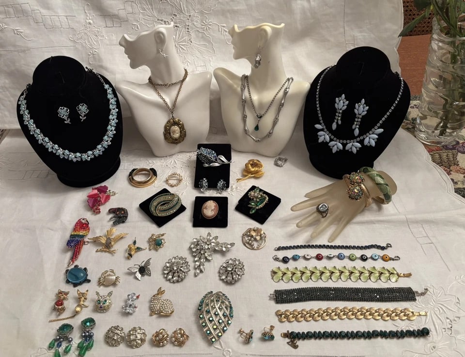 HIGH END VINTAGE JEWELRY LOT [TRIFARI CORO GF WEISS E MORREY]: Condition: Pre-owned: An item that has been used or worn previously. See the seller’s listing for full details and description of any imperfections. ,Type: Mixed Lot,Brand: Trifari