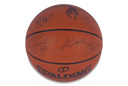 2010-11 Los Angeles Lakers Multi-Signed Basketball w/12 Signatures Including KOBE BRYANT (PSA LOA)