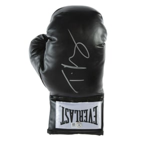 TYSON FURY SIGNED BOXING GLOVE (BECKETT)