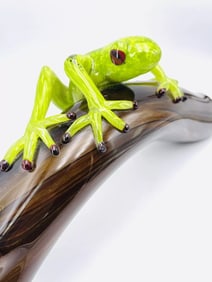 EXCEPTIONAL  ART GLASS SCULPTURE FROG ON TREE BRANCH HUGE LOOK!