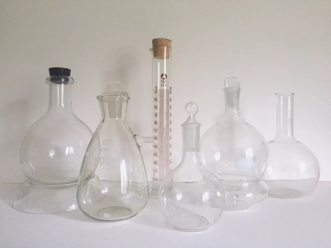 VINTAGE MID CENTURY CHEMISTRY LAB GLASS BEAKER BOTTLE FLASKS - COLLECTION OF 6: Condition: Used,Featured Refinements: Vintage Medicine Bottle,Modified Item: No,Color: Clear