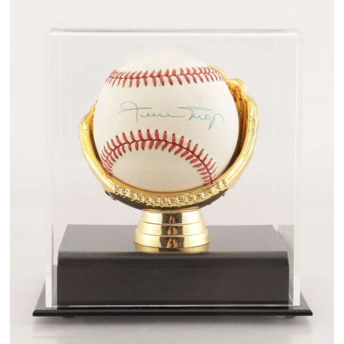 Willie Mays Signed ONL Baseball with Display Case (JSA (1 of 1)