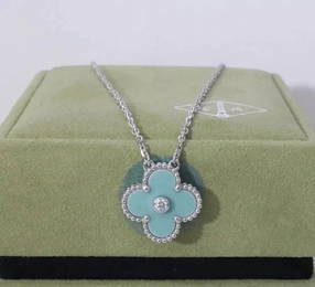 Authentic Van cleef arpels Limited Edition 2022 Holiday Pendant