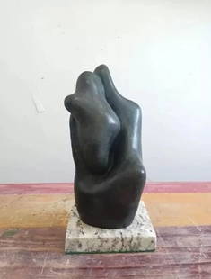 BARBARA HEPWORTH BRONZE SCULPTURE " HUG IV " SIGNED AND NUMBERED: Condition: Used,Artist: Barbara Hepworth,Material: Bronze,Region of Origin: Europe,Signed: Yes,Type: Sculpture,Features: Numbered,Format: Statue,Production Technique: 3D Modeling,Title: HUG IV,Unit