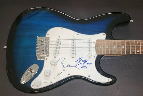 The Kinks Ray Davies Dave Hand Signed Autographed Electric Guitar JSA AC38576: Object Type: Guitar & Guitar Pick,Industry: Music,Original/Reproduction: Original,Autograph Authentication: James Spence (JSA),Player: Ray & Dave Davies