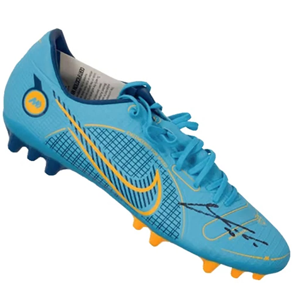 Luka Modric Signed Nike Soccer Cleat with Beckett COA: Sport: Soccer,Player: Luka Modric,Signed: Yes,Autograph Authentication: Beckett Authentication Services (BAS)