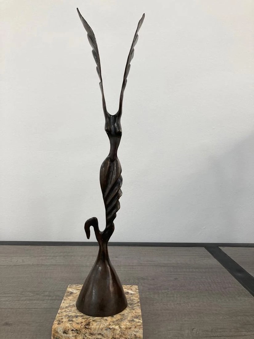 ALEXANDER ARCHIPENKO BRONZE SCULPTURE " WOMAN WITH WINGS " SIGNED AND NUMBERED: Condition: Used,Artist: Alexander Archipenko,Unit of Sale: Single Piece,Signed: Yes,Title: WOMAN WITH WINGS,Material: Bronze,Region of Origin: Europe,Subject: Women,Type: Sculpture,Format: Statue,Feat