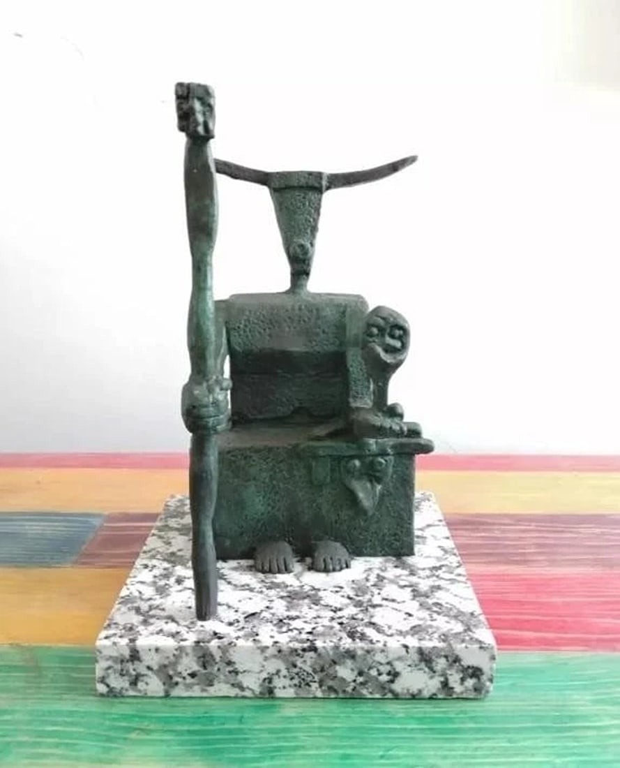 MAX ERNST " TETE IV " BRONZE SCULPTURE SIGNED & NUMBERED: MEASURES 10 1/4 INCH X 7 INCH X 7 INCH.Condition: Used,Artist: Max Ernst,Features: Numbered,Format: Statue,Material: Bronze,Production Technique: Bronze Casting,Signed: Yes,Title: TETE IV,Type: Sculpt