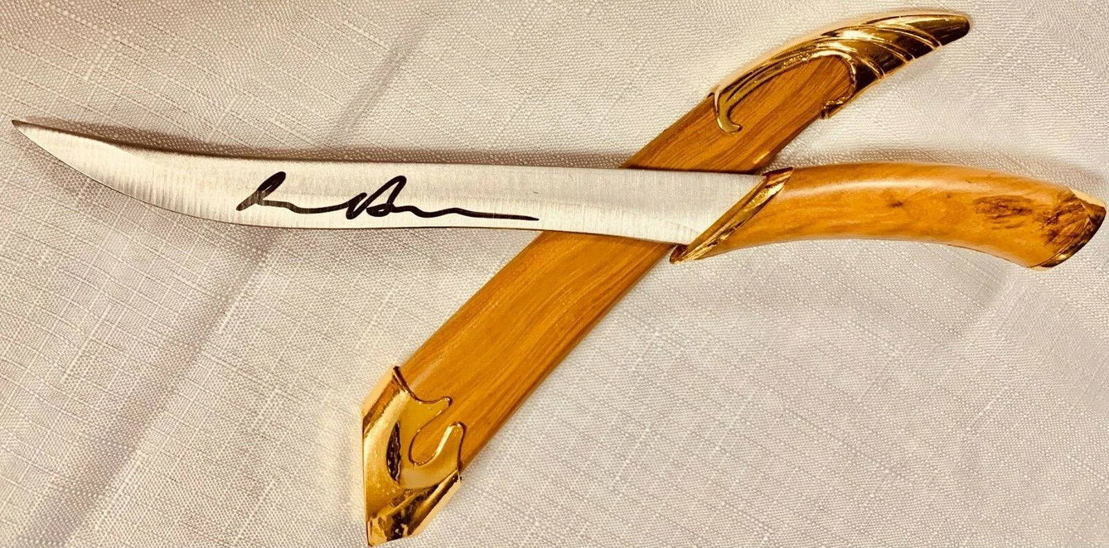 Orlando Bloom Signed The Pirates of the Caribbean Replica Knife Beckett Witness (1 of 4)