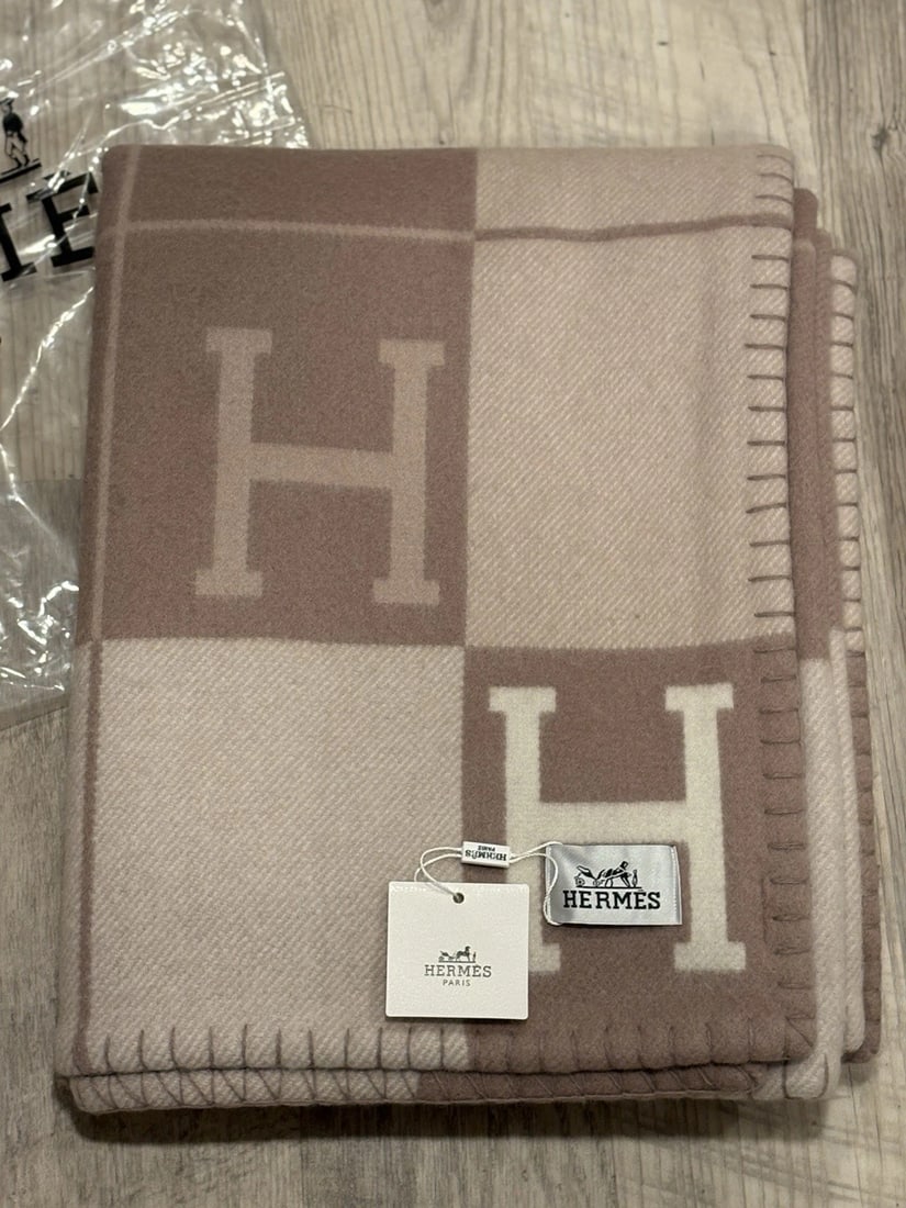 Hermès Avalon III Blanket in Coco – Cashmere & Wool Blend 135x170, New w/ Tags & Original (1 of 7)