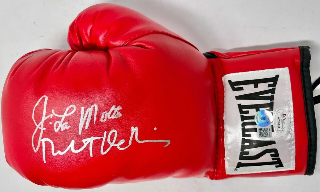 Jake LaMotta Robert De Niro Signed Boxing Glove Beckett BAS Witnessed WR95118: Original/Reproduction: Original,Signed by: Robert De Niro,Autograph Authentication: Beckett,Industry: Movies