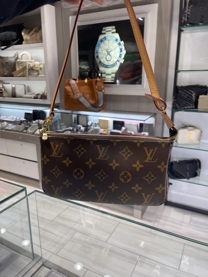 Louis Vuitton Monogram Pochette Accessories NM: Condition: Pre-owned - Excellent,Pattern: Monogram,Shape: Rectangle,Closure: Zip,Handle/Strap Color: Brown,Lining Material: Woven Fabric,Hardware Color: Gold,Exterior Material: Leather,Brand: Louis Vu