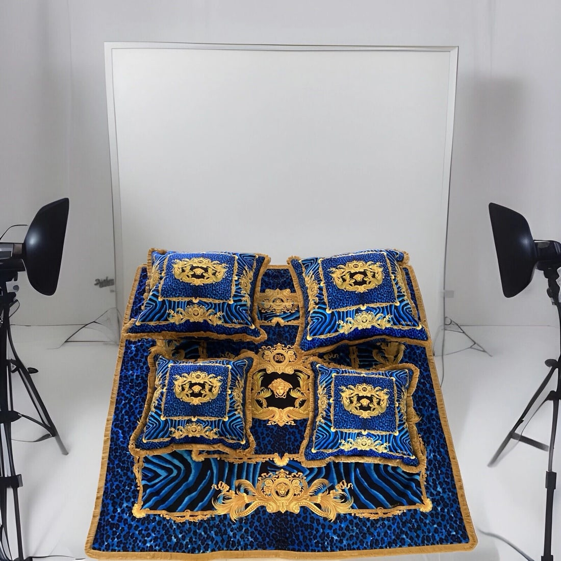 Custom Made Versace Set Of 4 Pillows Plus 55?? x 55?? Throw Gold Blue MEDUZA Velvet: Condition: Pre-owned: An item that has been used or worn previously. See the seller’s listing for full details and description of any imperfections. ,Brand: Versace,Type: Throw Pillow,Color: Blue,Ma