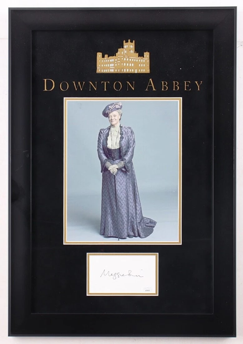 Maggie Smith Signed Framed Display JSA COA Downton Abbey Lady Violet Crawley: Object Type: Index Card,Signed by: Maggie Smith,Industry: Television,Original/Reproduction: Original,Show: Downton Abbey,Signed: Yes,Autograph Authentication: James Spence (JSA)Signer: Maggie Smith (L