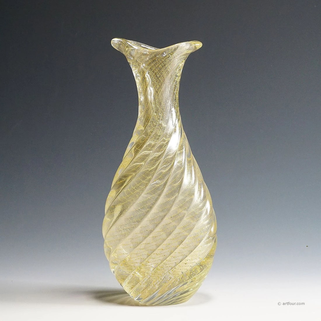 Flavio Poli for Seguso Vetri d'Arte Vase Incrociato oro 1949: Condition: Used,Brand: ArtGlass,Type: Vase,Country of Origin: ItalyA rare glass vase 'incrociato oro' manufactured by Seguso vetri d'arte and designed by Flavio Poli in 1958. The thick twisted clear g