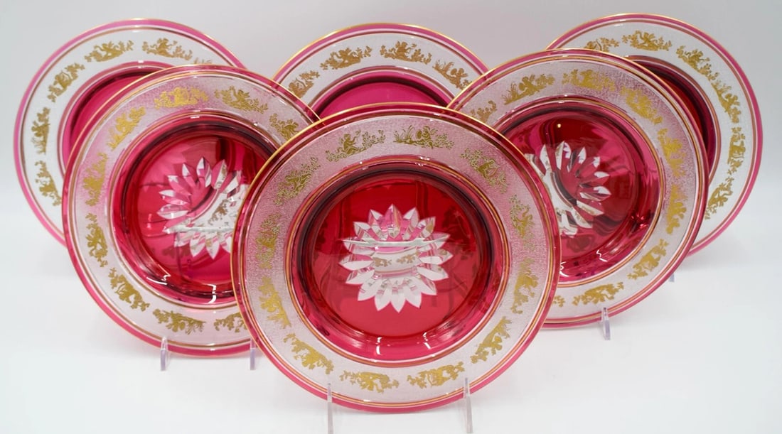 6 Val Saint Lambert Cranberry & Gold Danse De Flore Dessert Plates, Circa 1940: Set of 6 Val Saint Lambert Cranberry & Gold Danse De Flore Dessert Plates, Circa 1940. Very good condition. Measures 8 5/8" diameter by 1/2" deep.