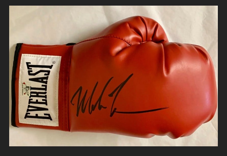 Mike Tyson Signed Everlast Glove Beckett COA: Featured here is a Mike Tyson Signed Everlast Glove. Beautiful huge and bold signature, a must have for all boxing entusiusits. This item comes with a certificate of authenticity from Beckett with a m