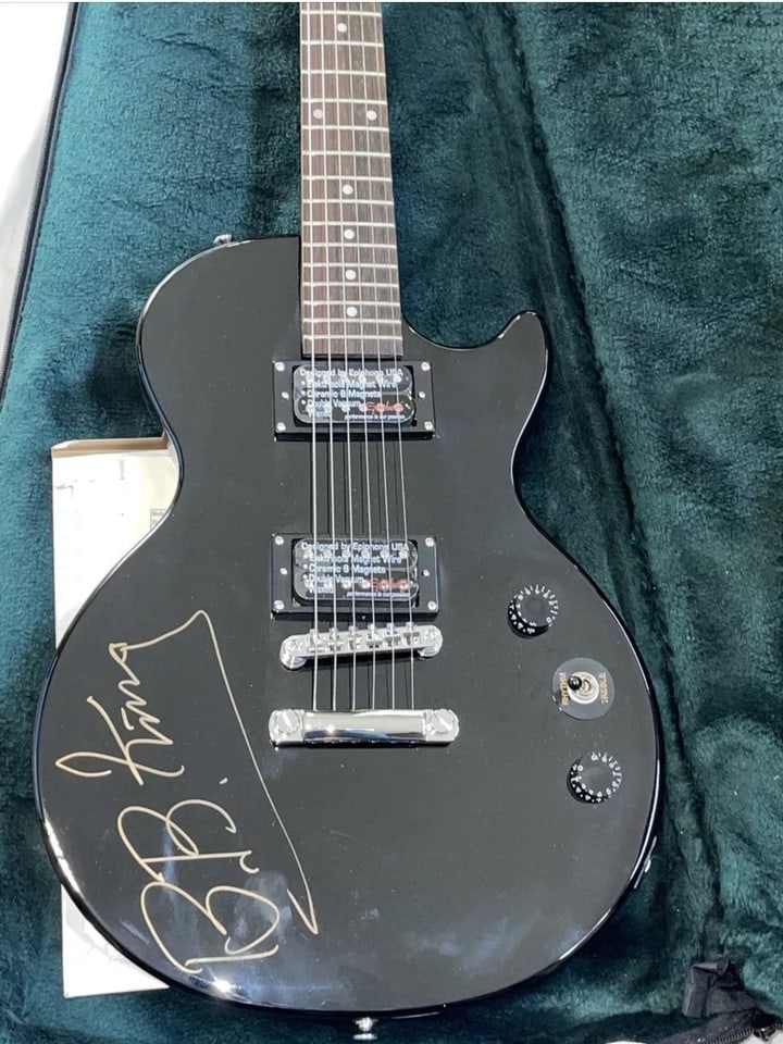 BB King Signed Autographed Black Epiphone Guitar JSA LOA With Gig Bag: BB King Signed Autographed Black Epiphone Guitar JSA LOA With Gig Bag