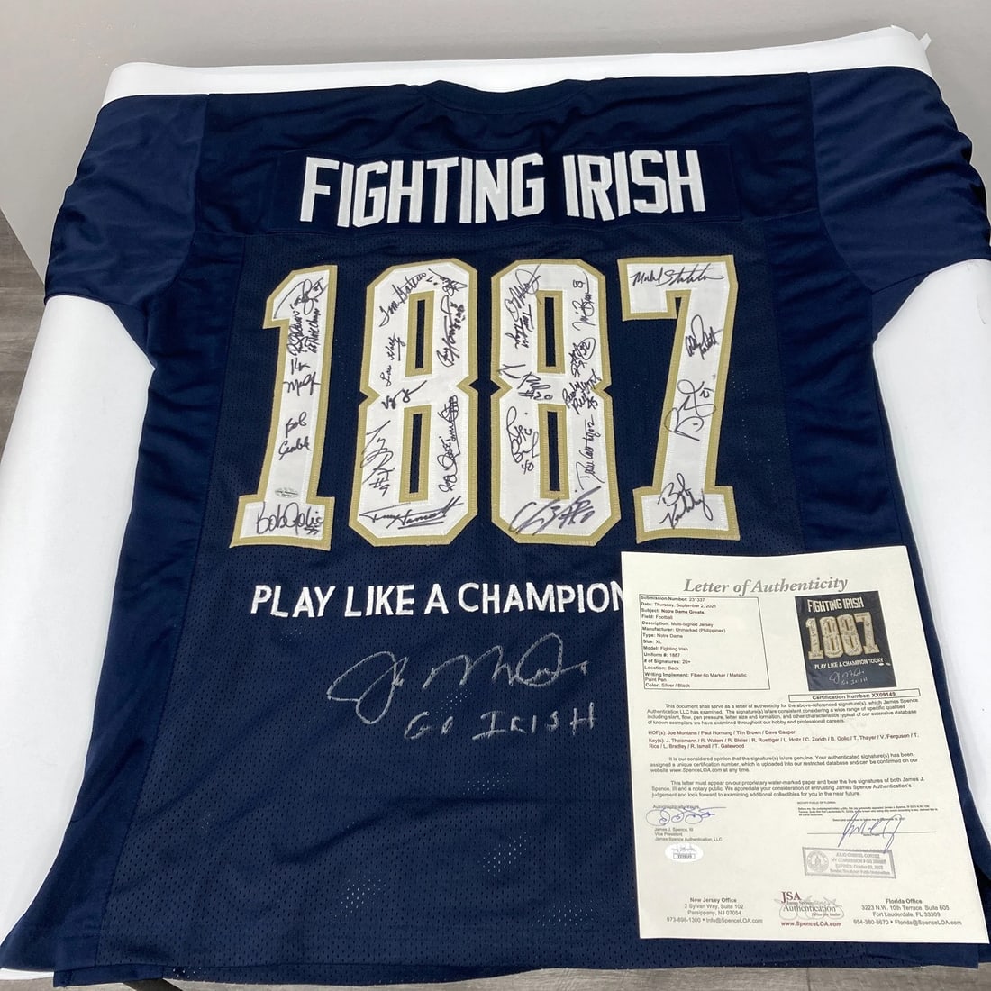 Notre Dame Fighting Irish Legends Multi Signed Jersey 20+ Sigs JSA Joe Montana: Signed by over 20 Notre Dame legends including Joe Montana, Paul Hornung, Tim Brown, Dave Casper, Joe Theismann, Rickey Watters, Rocky Bleier, Rudy Ruettiger, Lou Holtz, Chris Zorich, Bob Golic,