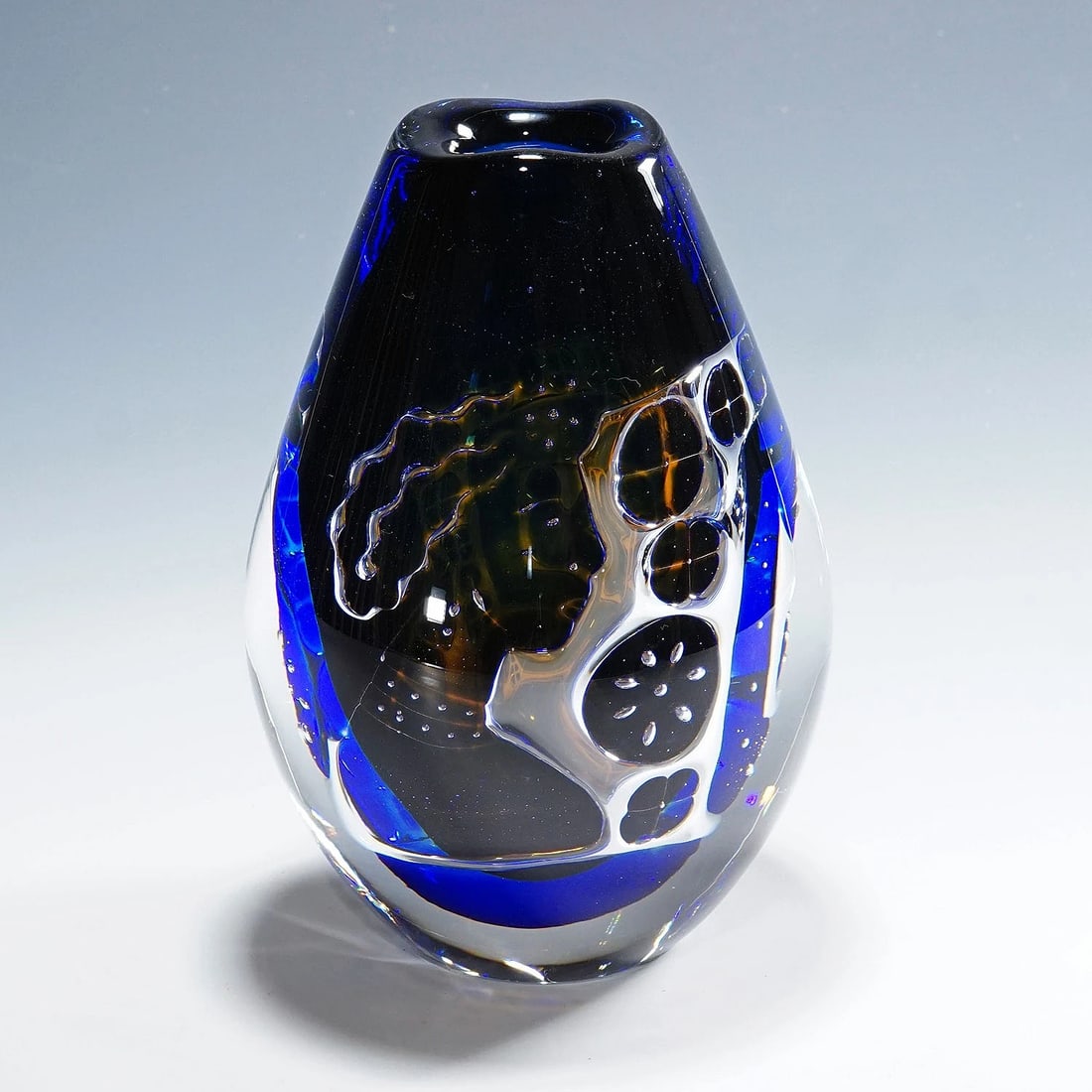 Ariel Vase 'Girl and the Dove' by Edvin Oehrstroem for Orrefors, Sweden (1 of 7)