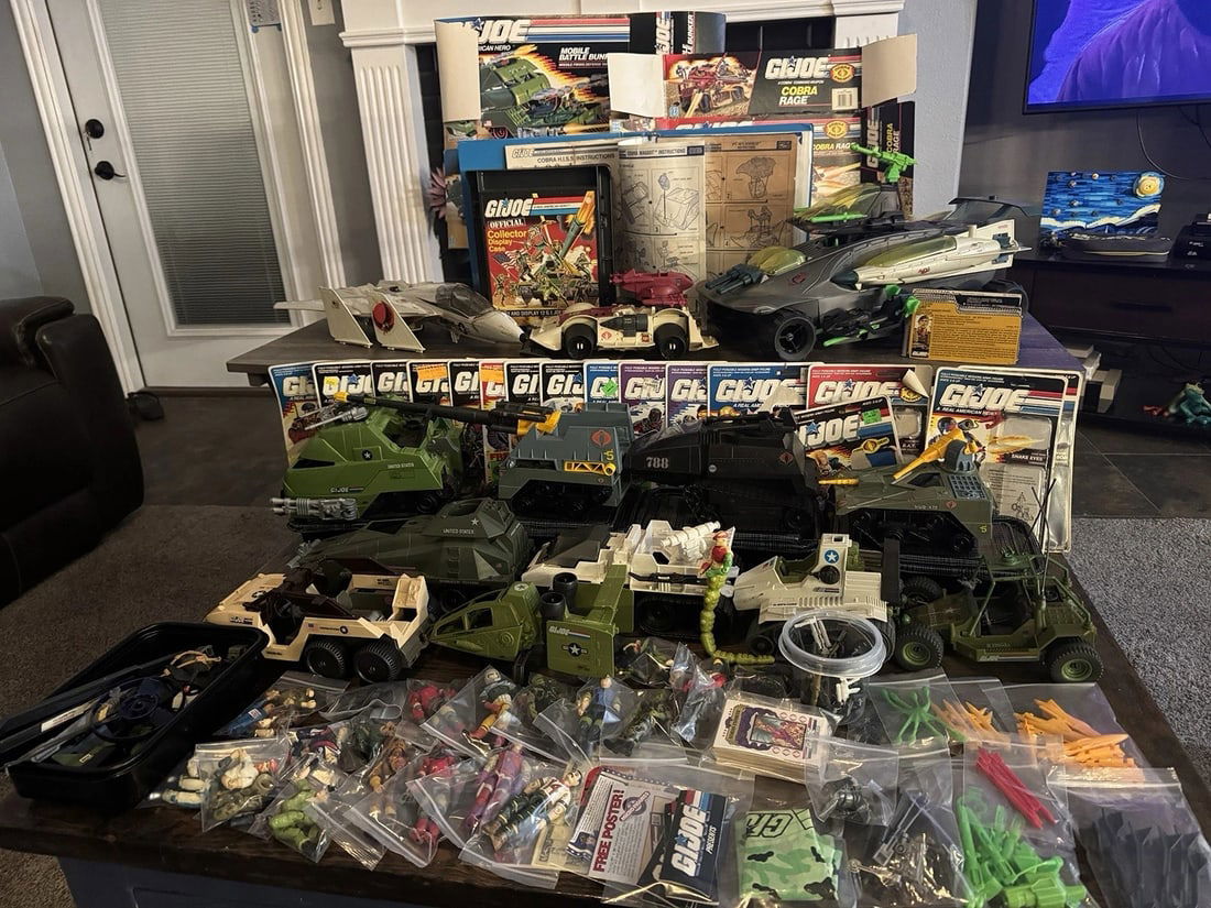 VINTAGE G.I. JOE LOT (1 of 8)