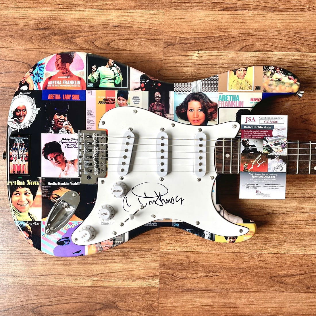 ARETHA FRANKLIN Signed Guitar JSA COA Custom 1/1 THE QUEEN OF SOUL + RESPECT (1 of 4)