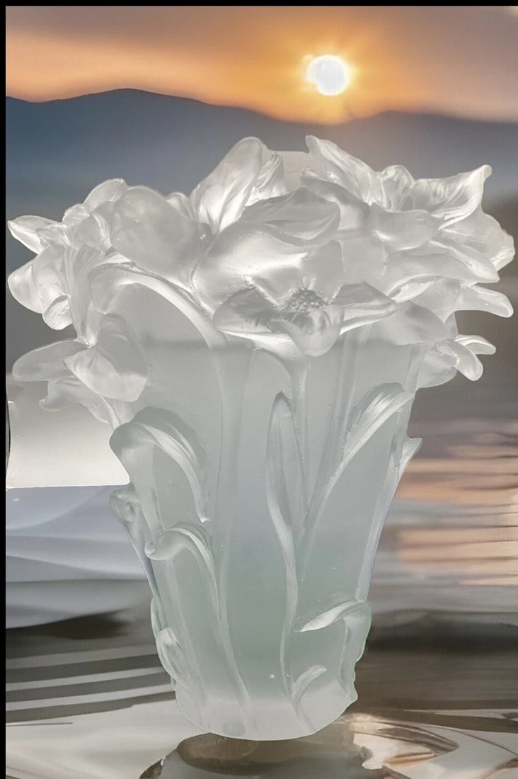 Amazing Clear Crystal Iris Vase H8?? Heavy Art Glass Not Made By Daum (1 of 10)