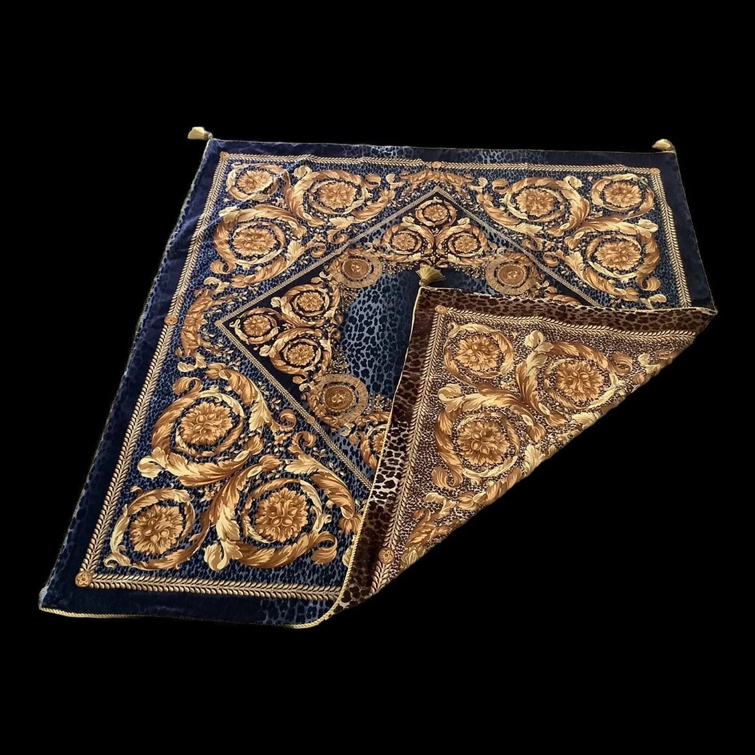 CUSTOM MADE DOUBLE SIDE ATELIER VERSACE THROW 55??55?? VELVET double sided: Condition: Pre-owned: An item that has been used or worn previously. See the seller’s listing for full details and description of any imperfections. ,Brand: Versace,Type: Blanket,Size: Double,Materi