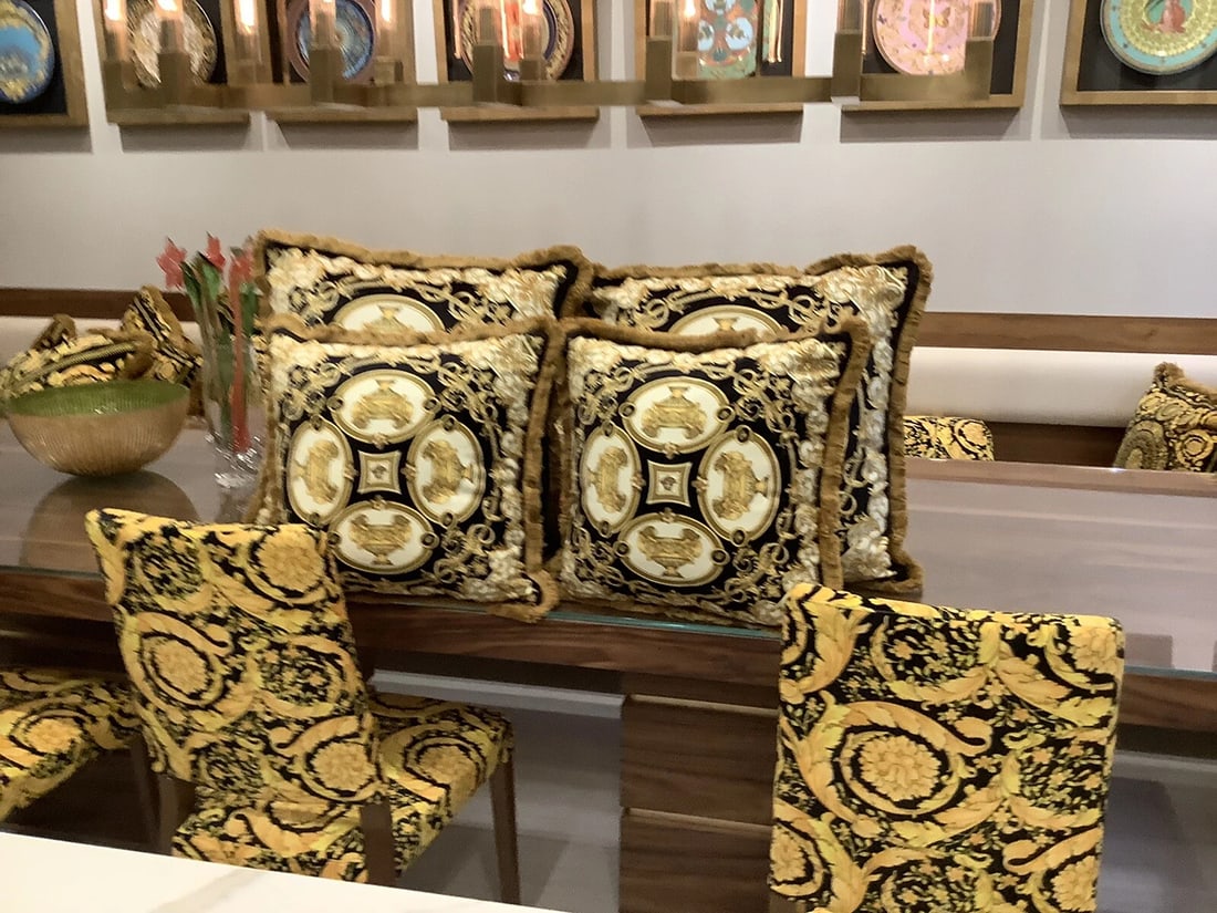 CUSTOM MADE SET OF 4 VERSACE PILLOWS LION AND URN PRINT HEAVY VELVET WITH FRIN (1 of 12)