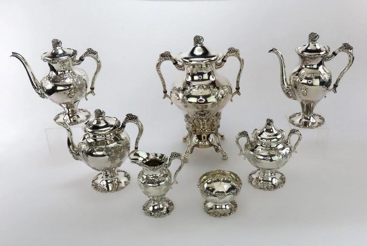 c1890s Fantastic Barbour / Int'l Silver Plate 7pc Grape Vine Tea Set: Brand: International Silver,Style: Art Nouveau,Age: 1850-1899,Composition: Silverplate,Maker: Barbour Presented is a fabulous American silver plated 7 piece tea set, dating to around the 1890s. This s