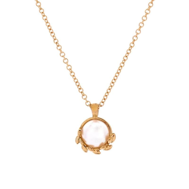 Tiffany & Co. Paloma Picasso Olive Leaf Pendant Necklace 18K Yellow Gold: Measurements: Length: 16.00 ", Pendant Length: 10.85 mm, Pendant Width: 8.65 mm . Condition: Pre-owned - Good,Brand: Tiffany & Co.,Main Stone: Unknown,Metal: Unknown,Metal Purity: Unknown,Style: